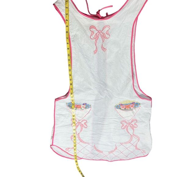 Vintage Embroidered Pinafore Apron Floral Bow White Pink Pockets OS - Picture 4 of 11